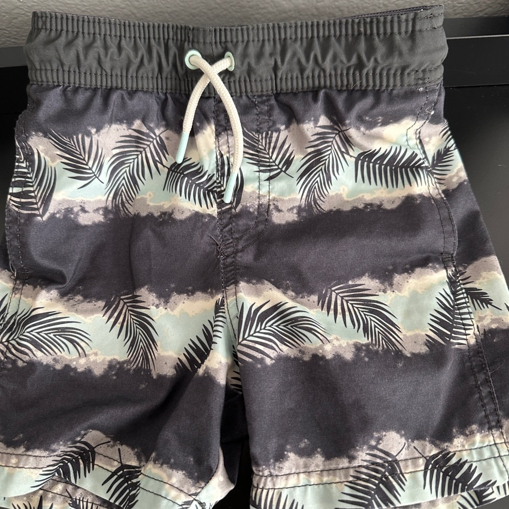 Tropical Print swim Shorts - Black and Green - Picture 2 of 4